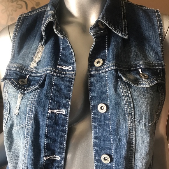 Maurices Women’s Small Denim Vest Jean Jacket Distressed Button Front - Picture 3 of 12